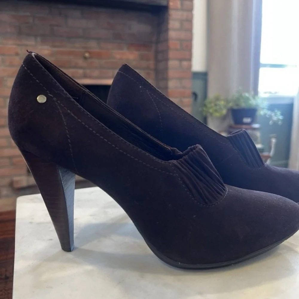 Coach Suede Heeled Pumps Women's 8.5 Brown Slip On Career Classic Gorp Core prep